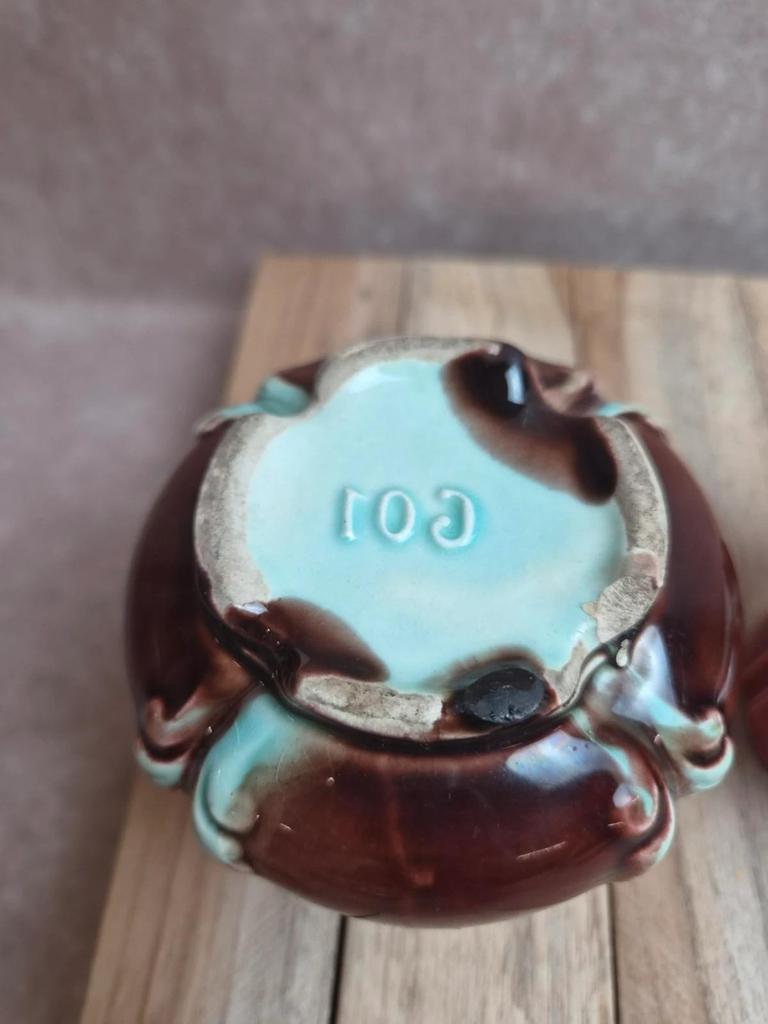Ensemble ancien en barbotine majolique – plateau et 4 petits pots – Art Nouveau