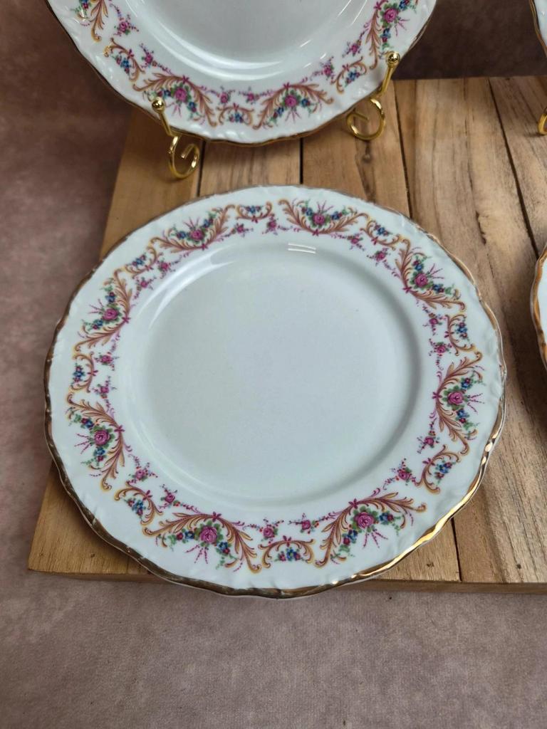 Lot de 4 assiettes à dessert Porcelaine de France Digoinn décor floral romantique doré