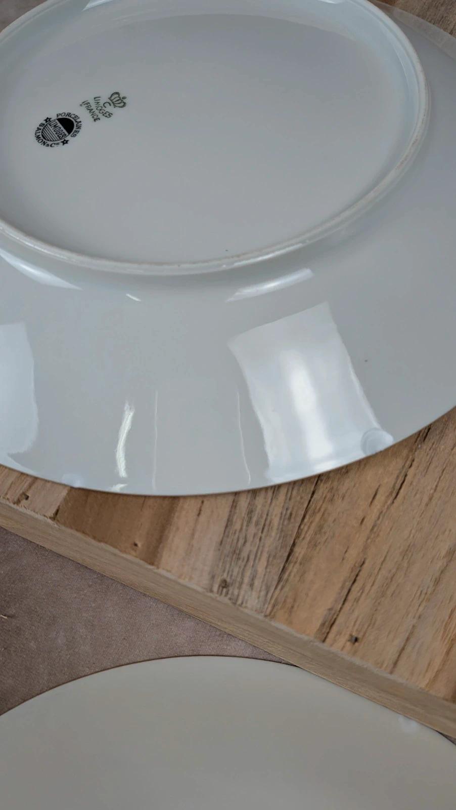 Lot de 3 assiettes plates Limoges Salmon & Cie décor bordeaux et or