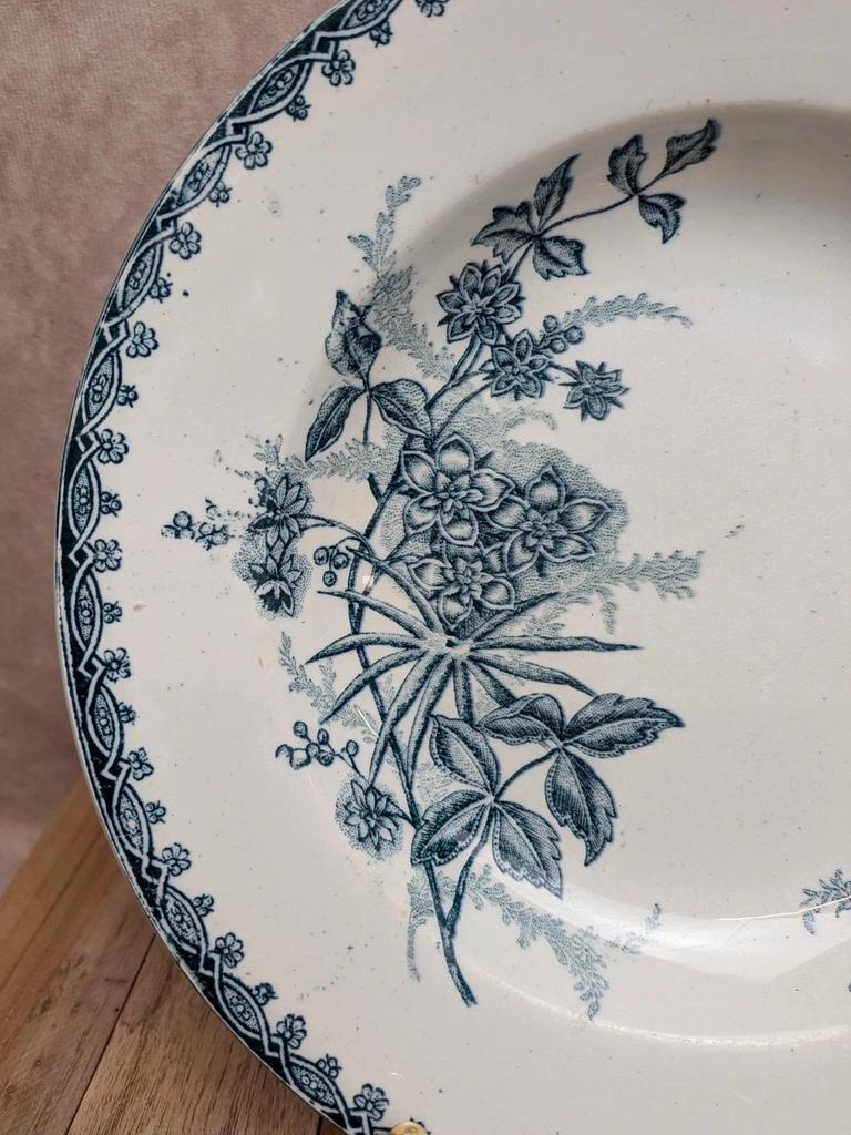Assiette creuse ancienne terre de fer modèle Margot Saint-amand