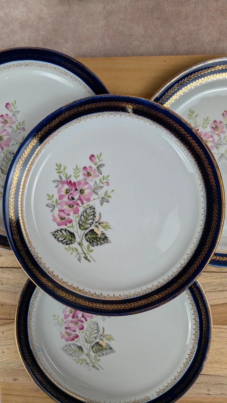Lot de 4 assiettes à dessert – Porcelaine de Saint-amand – Décor fleuri & bleu cobalt
