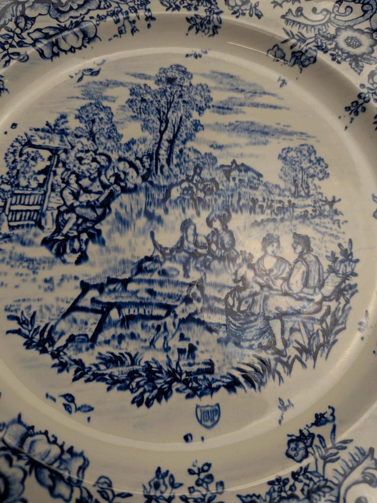 Lot de 12 assiettes plates Terre de fer Bp – Décor bleu toile de Jouy