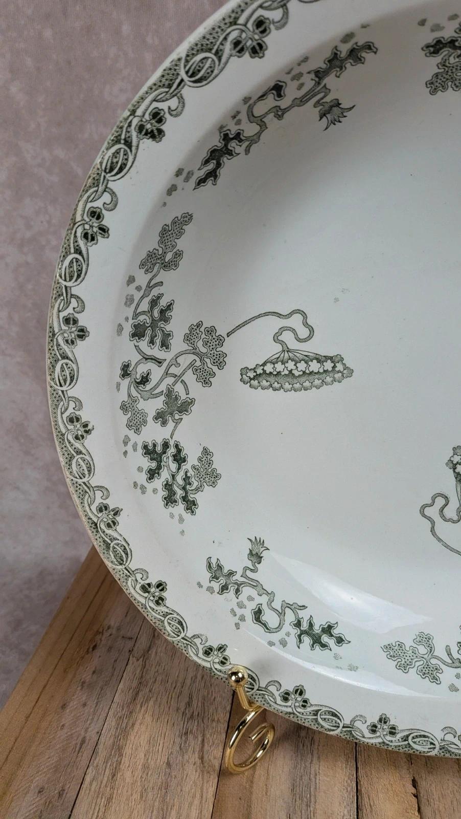 Grand plat creux Saint-amand & Hamage – modèle Modern-style en terre de fer