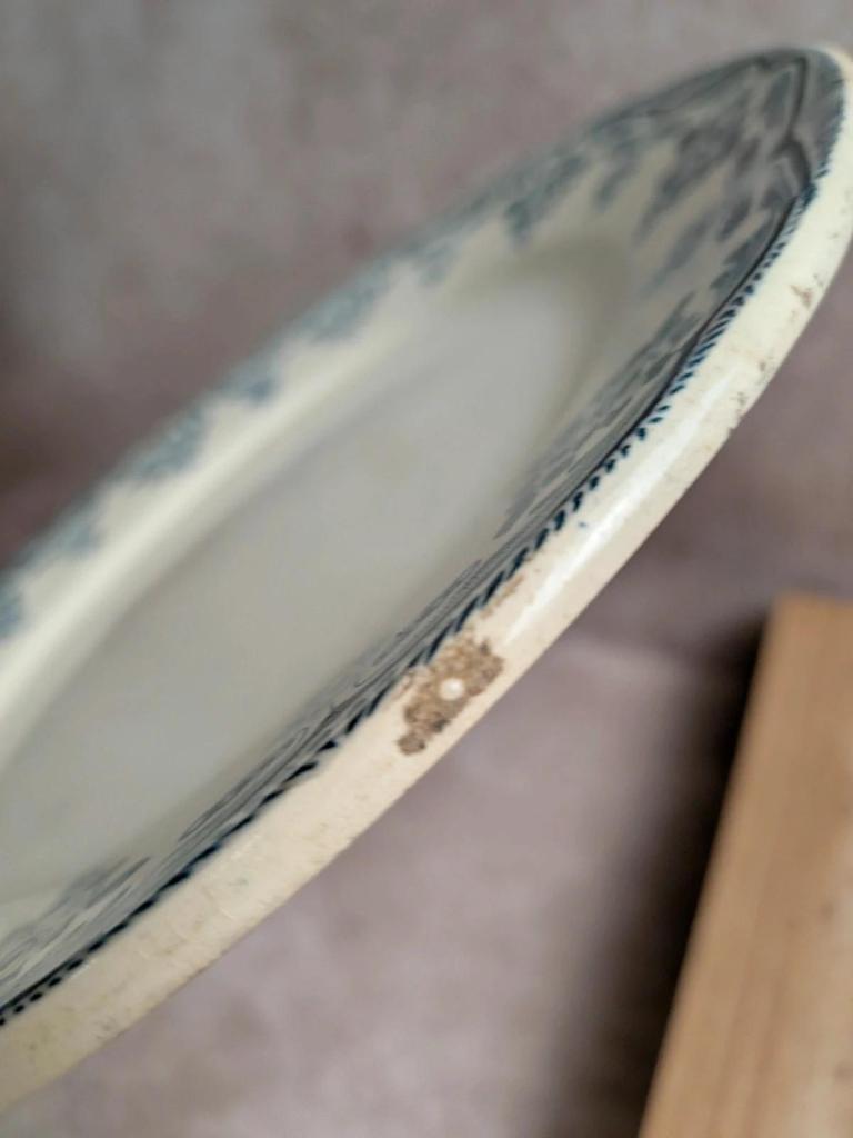Assiette ancienne Terre de fer H. Boulenger Choisy-le-roi – Décor floral bleu