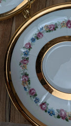 Lot de 2 sous-tasses anciennes en porcelaine de Limoges à décor floral et liseré doré
