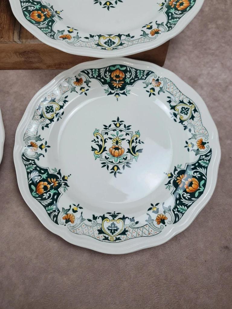 Lot de 6 assiettes à dessert Longchamp, décor Lyon, vintage hand painted