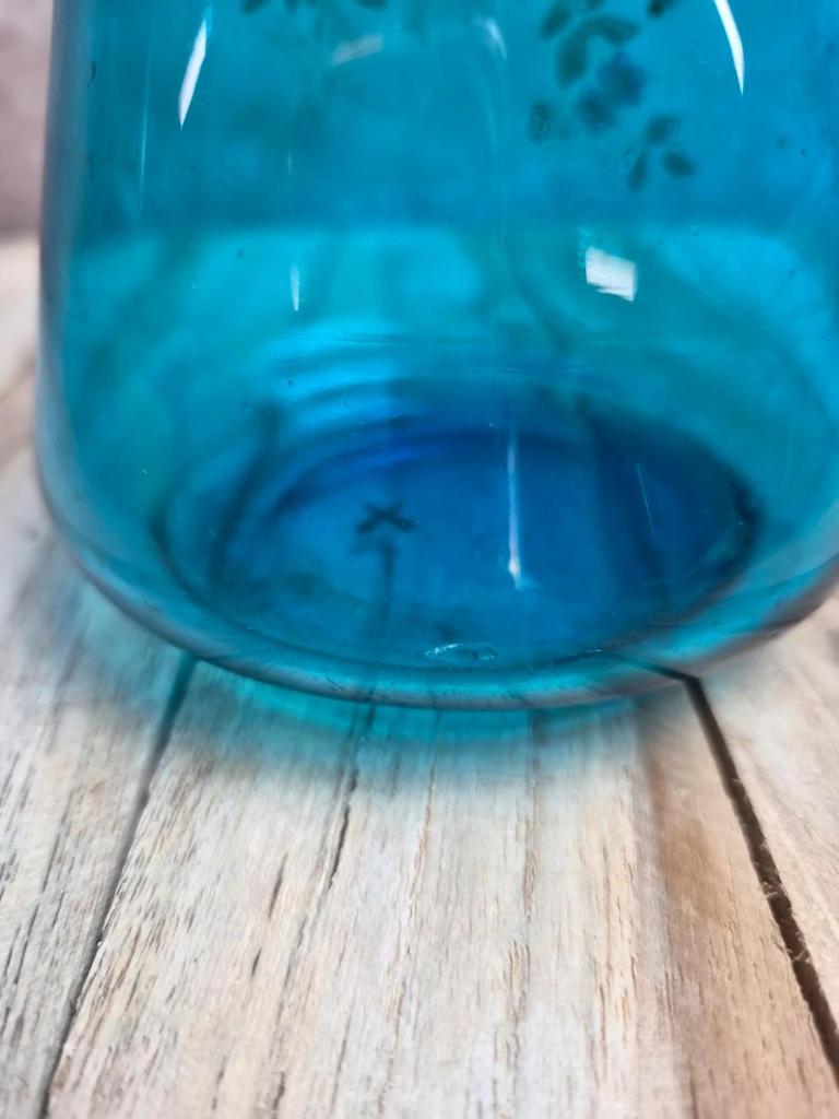 Bouteille ancienne Legras en verre bleu émaillé – décor floral Art nouveau