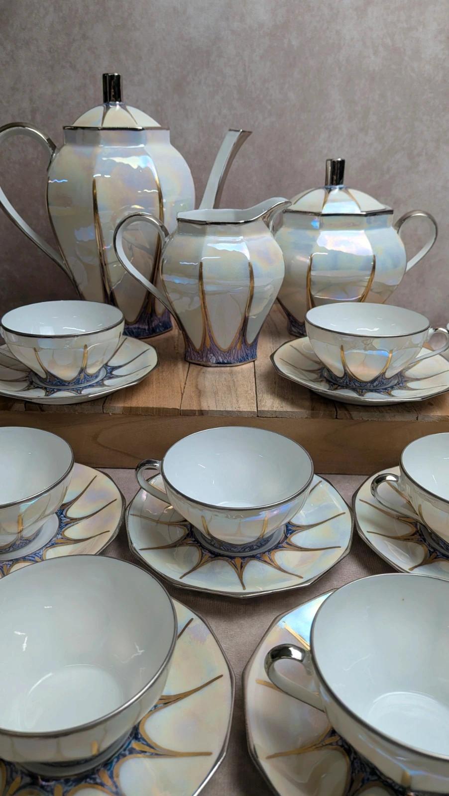 Service à café Art déco Limoges Unique signé Pailles – 27 pièces en porcelaine irisée