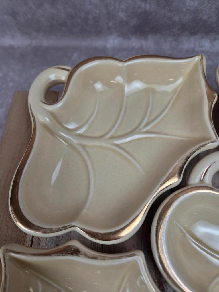 Service apéritif vintage 5 coupelles feuilles – Céramique d’art de Poët Laval – dorures