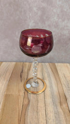 Verre ancien rose fuchsia gravé – pied torsadé