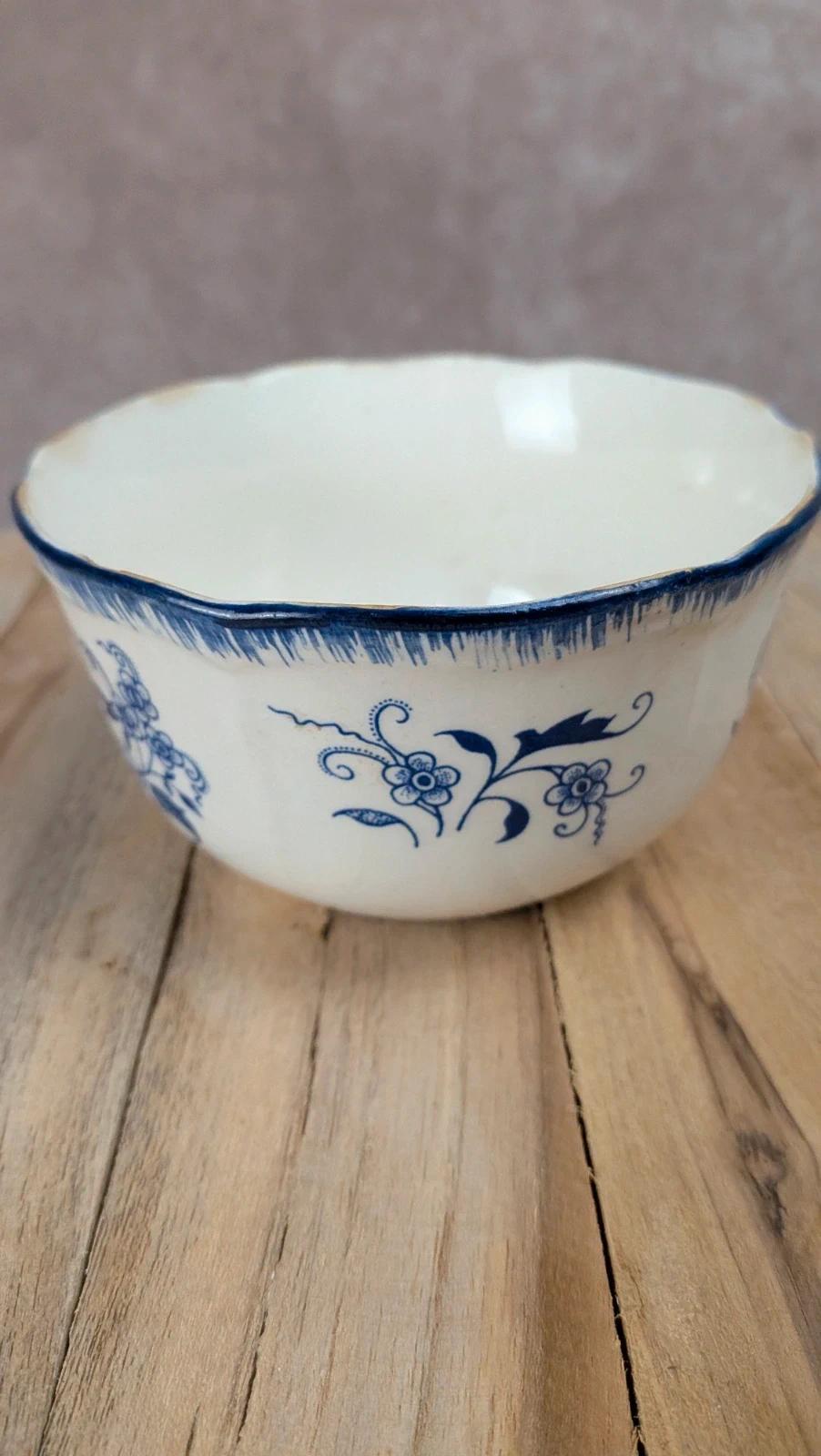 Tasse ancienne Sarreguemines bleu & blanc – Faïence française
