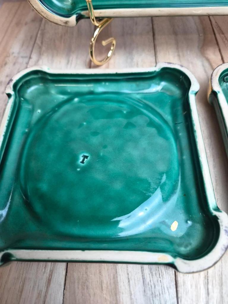 Ensemble Poët-laval dessous de plat et 2 dessous de bouteille céramique verte vintage