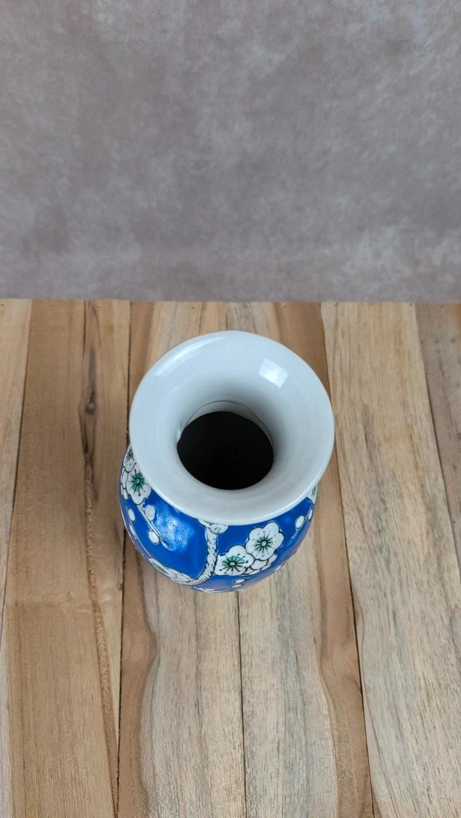 Petit vase chinois bleu décor fleurs de cerisier