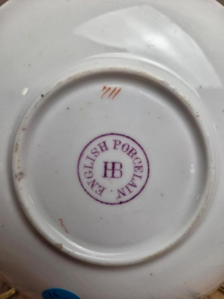 Sous-tasse ancienne Hb English Porcelain – décor floral romantique – porcelaine anglaise