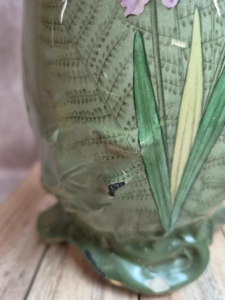 Paire de vases Art Nouveau Gustave de Bruyn – Fives-lille – décor iris – 30 cm