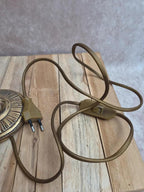 Lampe de table vintage en métal doré patiné style Louis Xvi