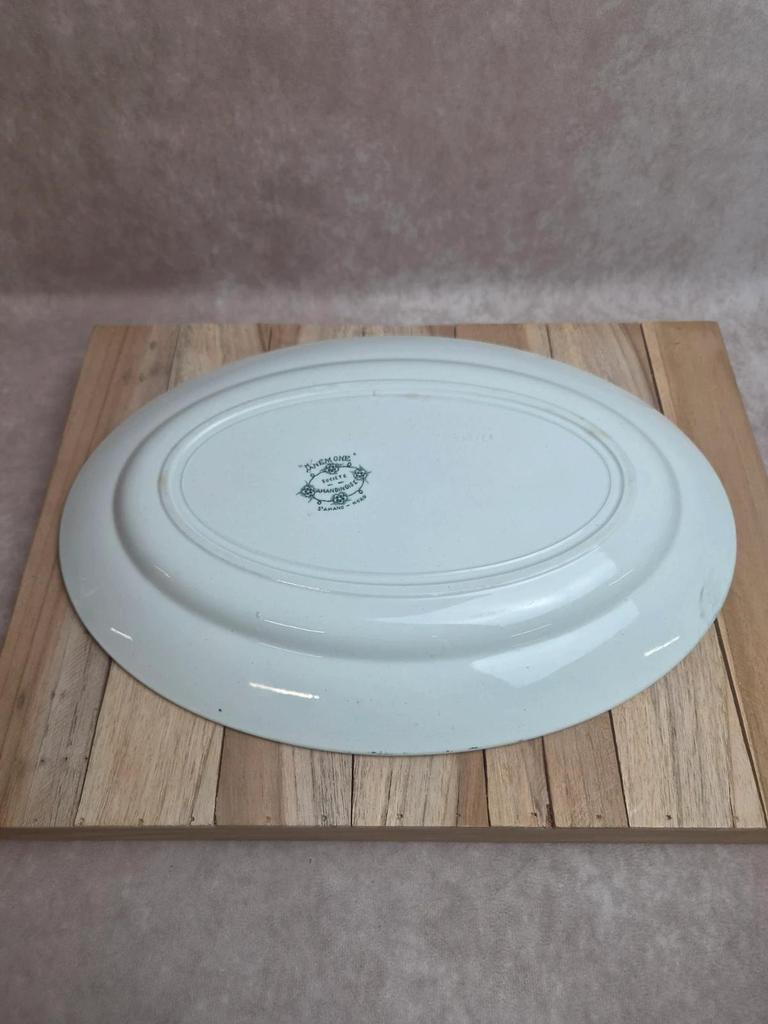 Plat ovale Saint-amand modèle Anémone – Terre de fer ancienne