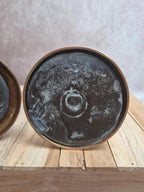Paire de bougeoirs anciens en laiton lesté – style néoclassique