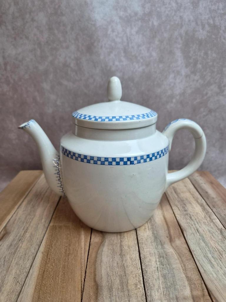 Théière ancienne Terre de Fer Opaque de Sarreguemines – Frise damiers bleus
