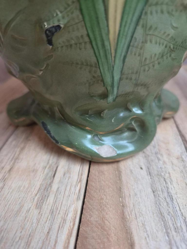 Paire de vases Art Nouveau Gustave de Bruyn – Fives-lille – décor iris – 30 cm