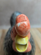 Théière poule sur son nid en barbotine avec couvercle poussin