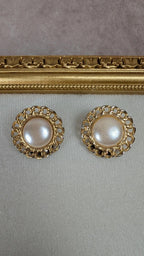 Boucles d’oreilles à clips dorées et perle vintage