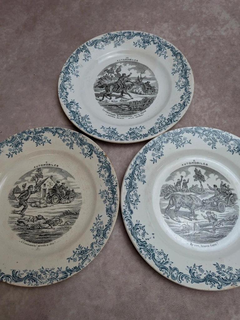 Lot de 3 assiettes parlantes anciennes Automobiles en terre de fer