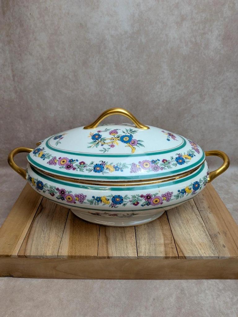Soupière ancienne en porcelaine de Limoges S.c.d