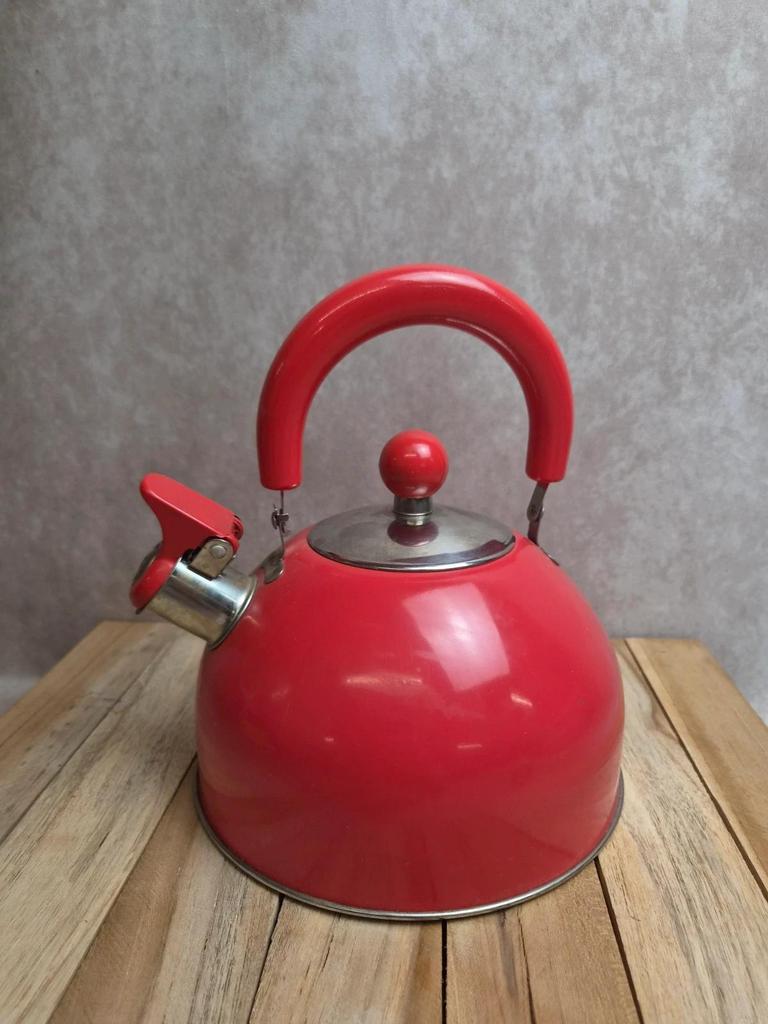 Bouilloire vintage rouge en acier inoxydable – 2,5 L