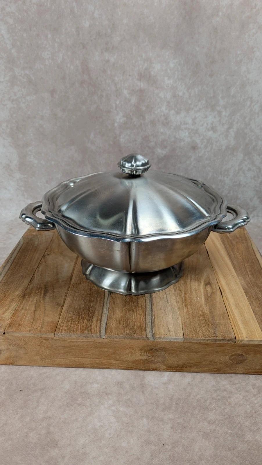Soupière vintage en inox – Sur pied – Élégance rétro