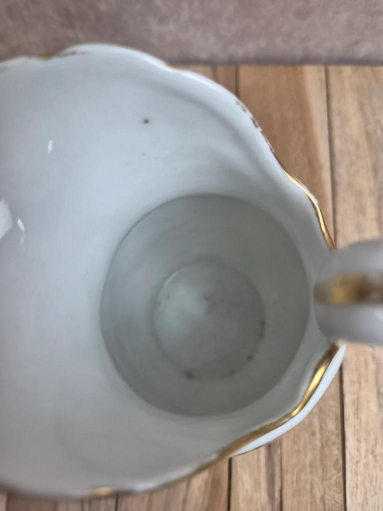 Petit pichet / pot à lait en porcelaine de Paris Xixe – décor doré