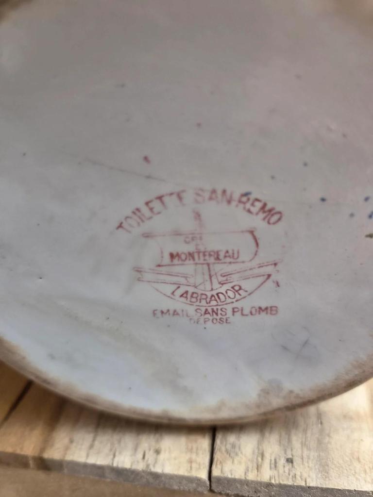 Broc de toilette Terre de Fer Creil & Montereau Sanremo – décor pommes de pin rare