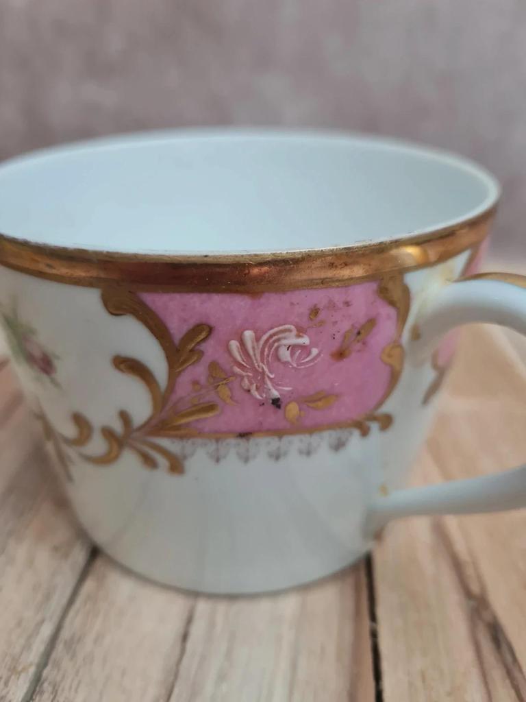 Grande tasse ancienne Limoges Giraud décor main doré rose