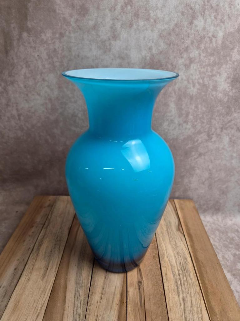 Grand vase vintage italien style Empoli en verre opalin bleu et blanc 31 cm