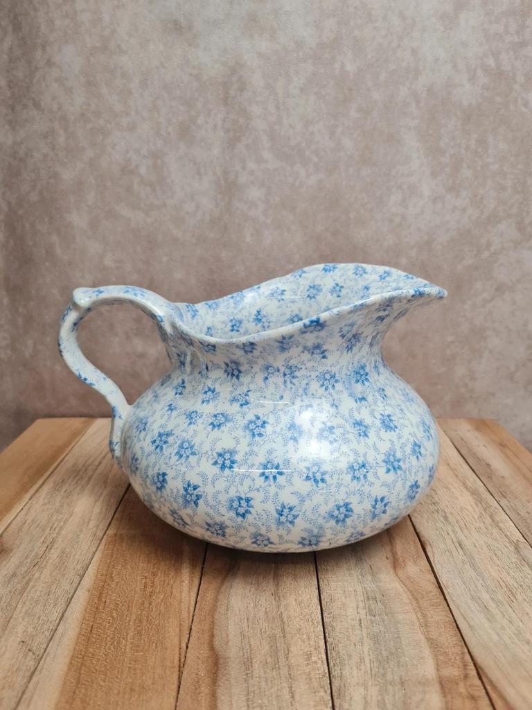 Petit broc ancien en terre de fer Creil & Montereau – décor floral bleu esprit Perse 🩵