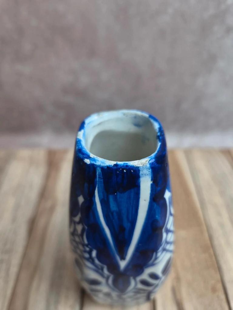 Petit vase ancien en faïence bleu et blanc peint main – décor oriental