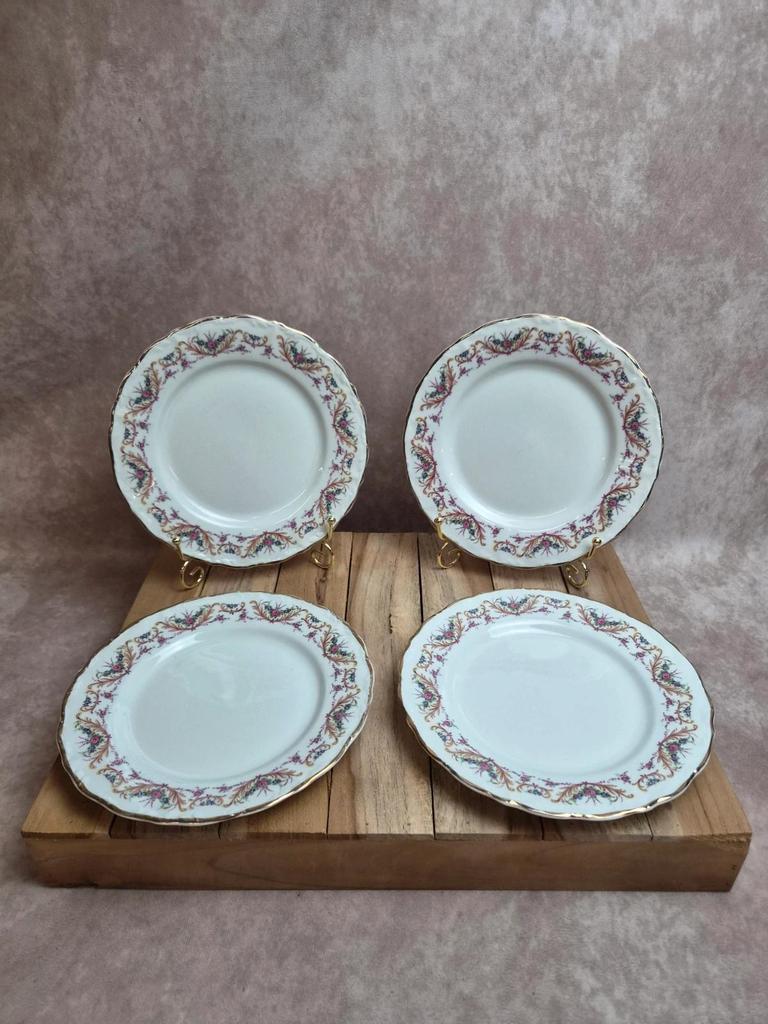 Lot de 4 assiettes à dessert Porcelaine de France Digoinn décor floral romantique doré