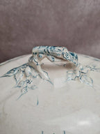 Soupière terre de fer ancienne décor bleu floral modèle Julien attribuée Grand Dépôt Paris