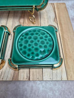 Ensemble Poët-laval dessous de plat et 2 dessous de bouteille céramique verte vintage