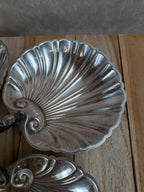 Ancien centre de table serviteur coquillages en alpaca – décor dragons rocaille