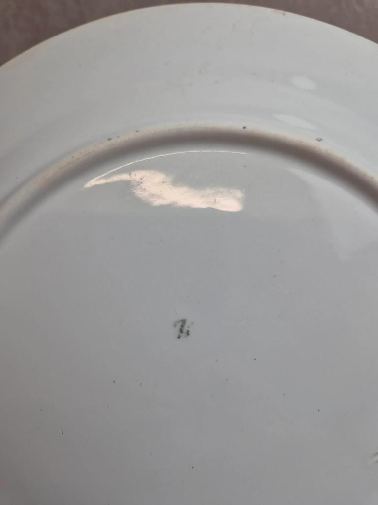 Plat rond en terre de fer Saint-amand modèle Printanier 27 cm