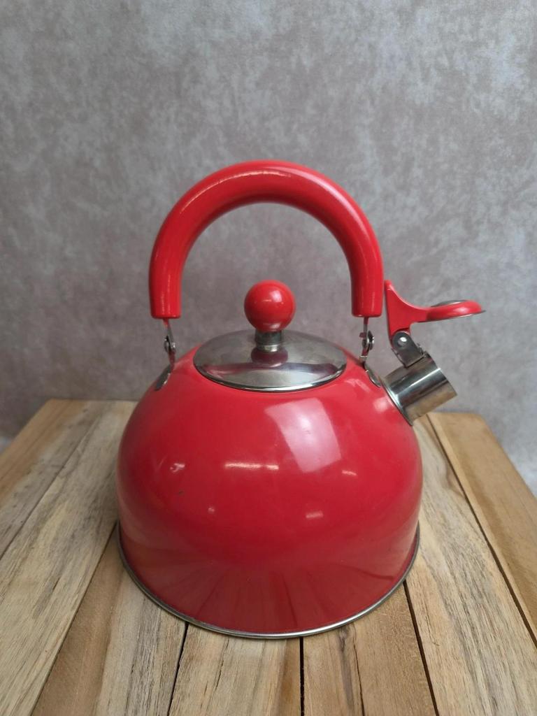 Bouilloire vintage rouge en acier inoxydable – 2,5 L