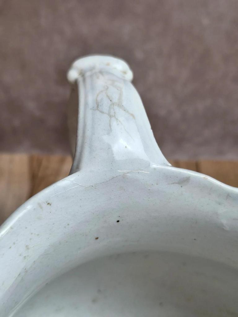 Petit broc de toilette Terre de fer Creil et Montereau Volubilis ancien