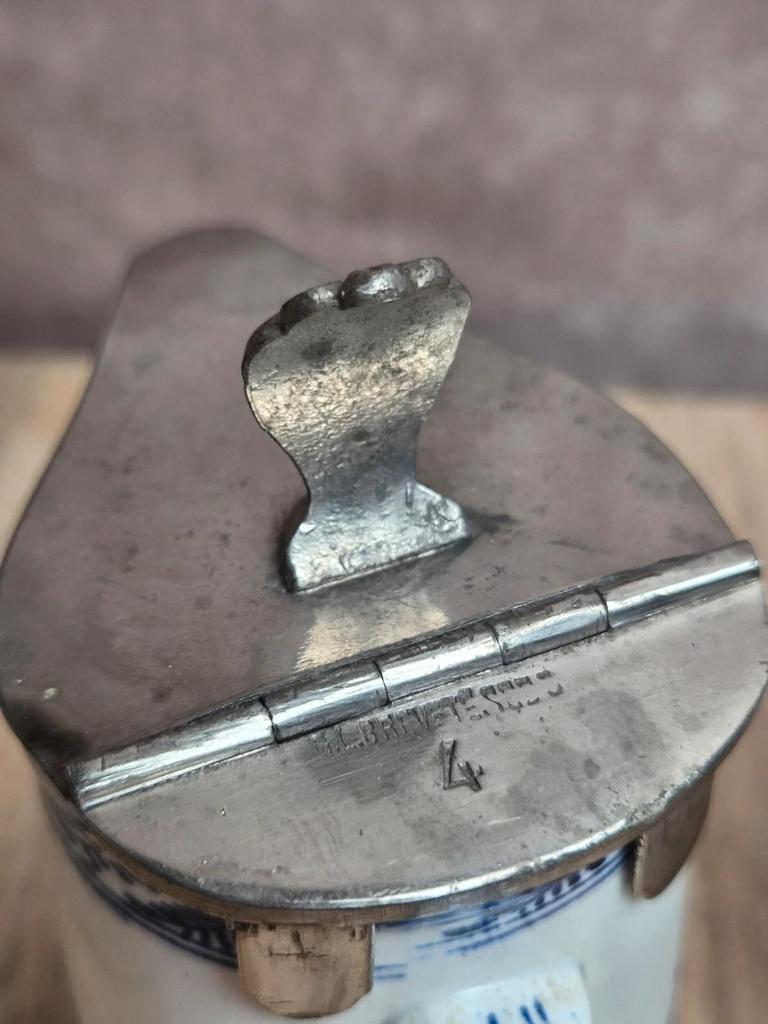 Paire de pots à lait anciens Boch Frères Keramis – modèle Saxe