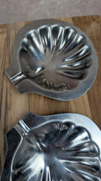Lot de 4 coupelles anciennes en inox – forme coquille saint jacques