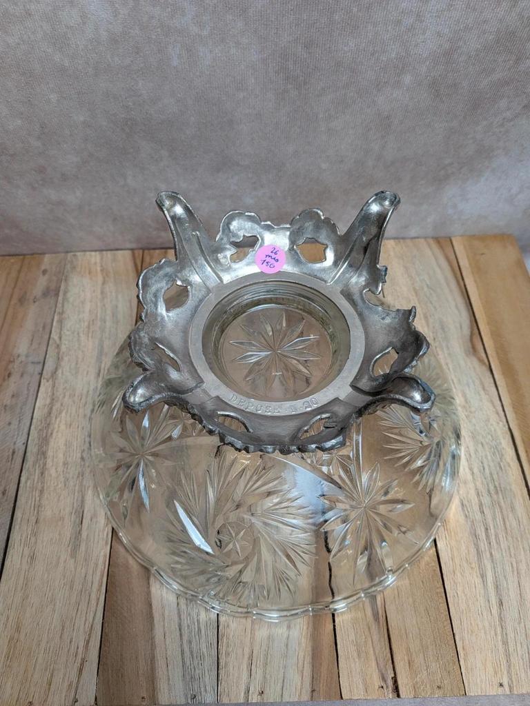 Coupe vintage en verre taillé sur pied métal argenté