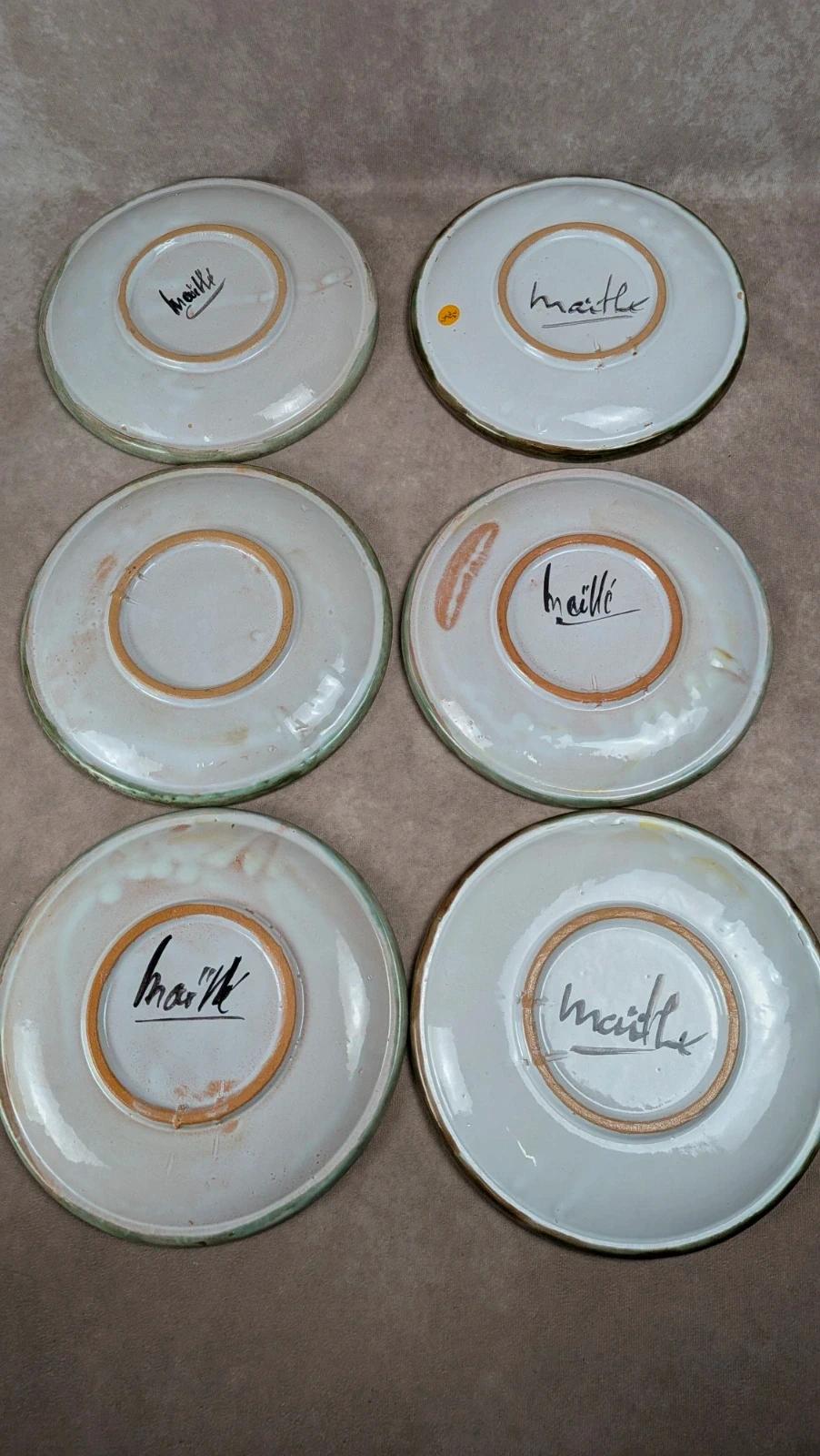 Lot de 6 assiettes plates artisanales signées Maïté – décors peints à la main
