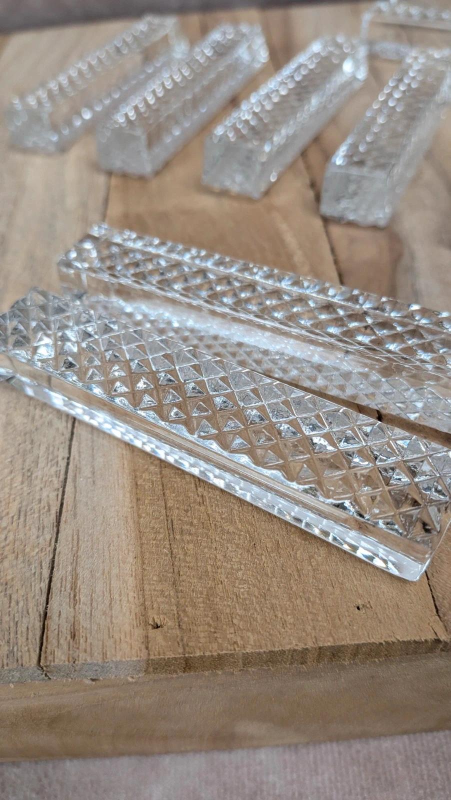 Lot de 12 porte-couteaux en verre taillé