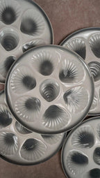 Lot de 5 assiettes à coquillages – moules en relief – faïence vintage
