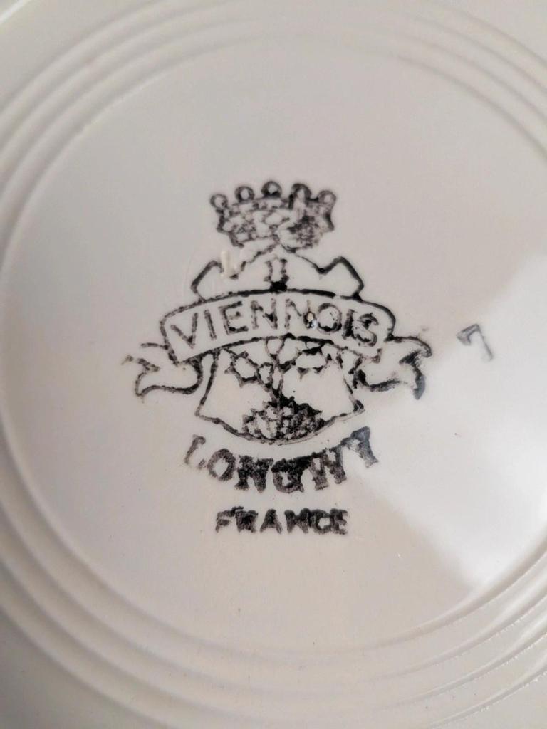 Lot de 6 assiettes plates en terre de fer Longwy – Modèle Viennois – Fleurs rouges